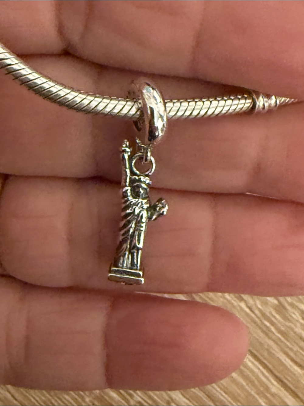 Pandora Silver Statue of Liberty Dangle Charm - Silver - Picture 1 of 7